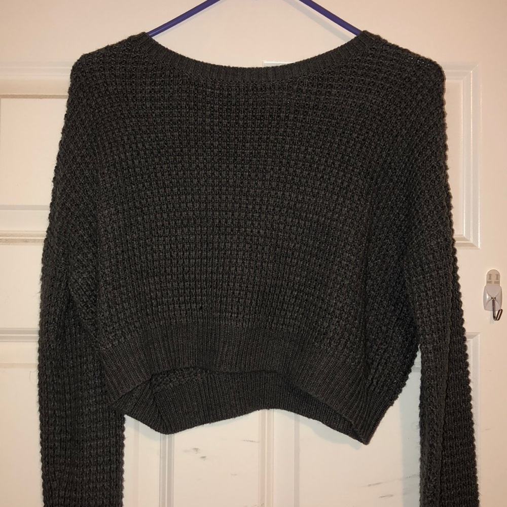 Cute and cozy cropped grey sweater